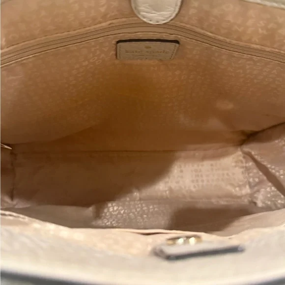 Kate Spade Perri Lane Lynn Tote Ivory Leather
Very Gently Used - Picture 3 of 8